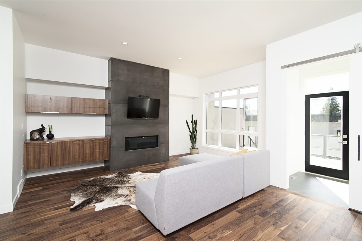 A living room with a glazed door to outside, marked with a hotspot leading to the next scene
